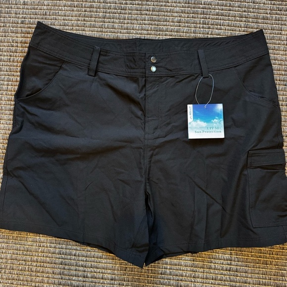 Willit Black Hiking Shorts with Sun Protection - Picture 1 of 3